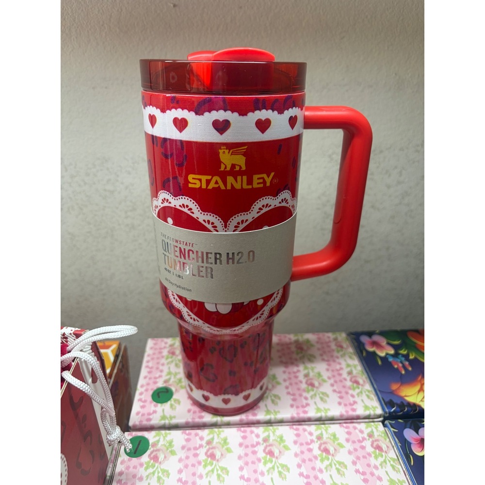Stanley Hello Kitty Quencher H2.0 FlowState Tumbler 40oz Red Heart Valentine Box - Picture 3 of 3